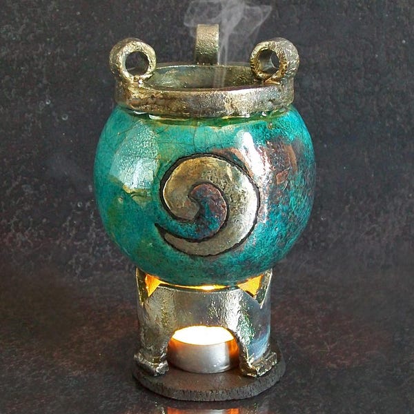 Magic Cauldron Oil Burner – Essential Oil Diffuser for Aromatherapy & Witchcraft – Handmade Raku Ceramic Wax Warmer - Customizable