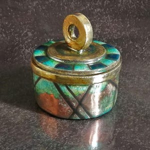 Cylindrical raku ceramic jewelry box with geometric decorations, customizable jar for storing dry food or items, various colors and sizes