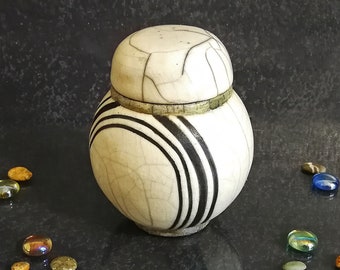 Raku ceramic funeral urn white crackle glaze - 18 / 45 / 85 / 180 / 270 cubic inches - customizable color - engraving included