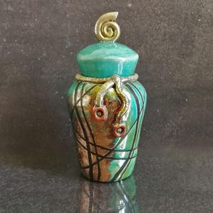 Urna Raku con Cordones Ornamentales: Elegante Memorial Funerario de Cerámica para Cenizas Humanas o de Mascotas, 0,8/1,5 Litros, Colores a Elegir