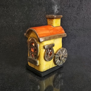 Raku-Keramikhaus – Laterne & Duftölbrenner „Gnomenmühle“ | Miniatur-Märchendorf, Farben individuell anpassbar