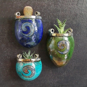 Vases muraux en céramique Raku « Tourbillons dorés » – Jardinières murales en céramique pour plantes et cactus – Personnalisables, à acheter individuellement ou en lot