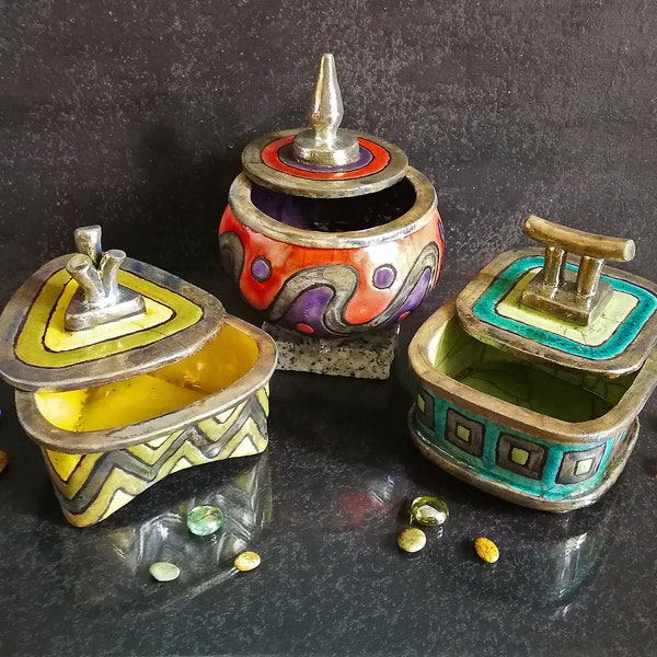 Boîtes à bijoux géométriques en céramique raku, lot de trois ou simple, carré triangle et cercle, coloris personnalisables sur demande