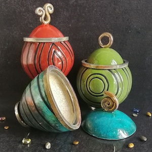 raku ceramic set of three jars with lid, red green blue crackle glaze with striped texture, various size, customizable colors, for dry food