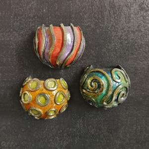 Raku Keramik-Heizkörperbefeuchter – Wirbel-, Tupfen- und Wellendesigns – Einzeln oder 3er-Set – Küstenstil, individuell anpassbar