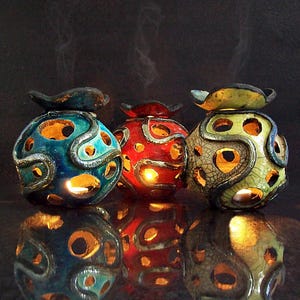 Brûleur d’Huiles Essentielles ou de Cire Parfumée en Céramique Raku – Diffuseur d’Aromathérapie Inspiré des Oursins, Couleur Personnalisable