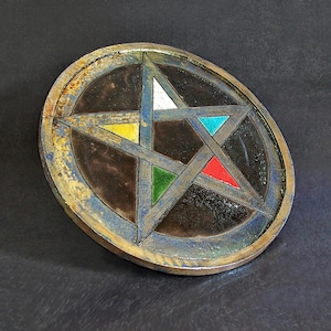 Raku Pentacle Altar Disc – Wiccan & Pagan Ritual Tile, Elemental Star Symbol, Esoteric Ceramic for Sacred Spaces