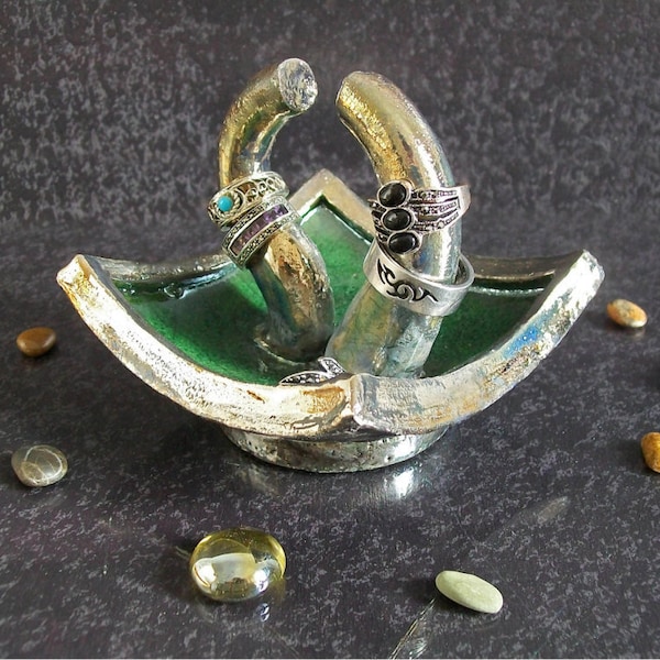 Anneaux de soucoupe en céramique vert Raku, terres marquer, un plateau de bijoux avec boîte à bijoux plaque or de garniture, carré avec cônes