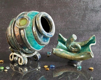 Nagina International - Set Di 4 Mini Urne Per Ceneri In Alluminio, Con Sacchetti E Custodia In Velluto, 19x14x7 Cm