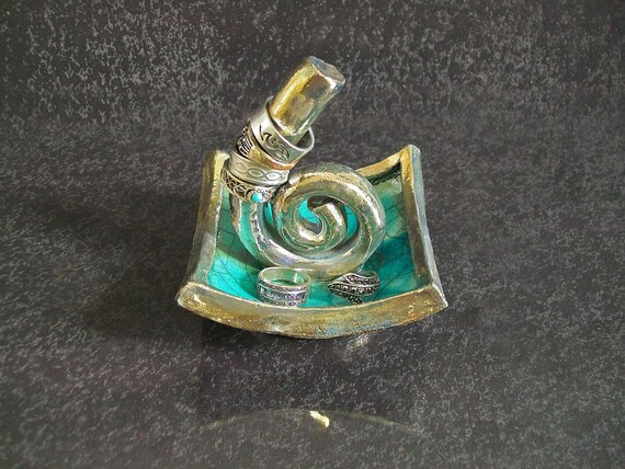 Porta Anelli in Ceramica Raku – Simbolo Segno d’Acqua, Portagioie con Spirale, Regalo di Fidanzamento & S. Valentino - Vari Colori