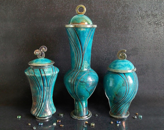 Grande Trio di Urne in Ceramica Raku – Set di 3 Eleganti Memoriali per Cremazione, Personalizzabili con Incisione, Design Minimal, 2-3 Litri