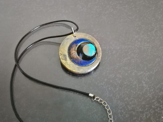 Ciondolo Mistico "Tripla Luna" – Collana Wiccan in Ceramica Raku con Cordino Regolabile, Gioiello Minimal e Raffinato, Personalizzabile