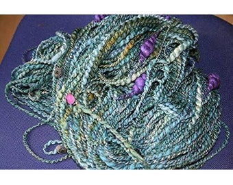 257 g Art Yarn com miçangas, pedaços de feltro, lantejoulas e outros Pling Pling torcidos com seda com agulha tamanho 6 e superior