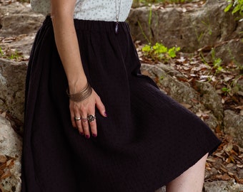 Demetra model long skirt in black muslin. Size 38/44 with elasticated waist and pockets.