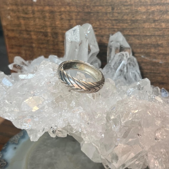 925 Sterling Silver Chevron Etched Band Ring