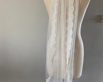 Geometric lace edge bridal veil wedding accessory