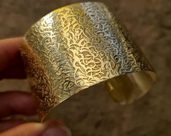 Wide Gold Cuff Bracelet for Women with Floral Texture, Brass Cuff Bracelet, Nature Jewelry, Gold Leaf Bracelet, Antique Brass Boho Cuff