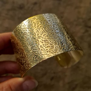 Wide Gold Cuff Bracelet for Women with Floral Texture, Brass Cuff Bracelet, Nature Jewelry, Gold Leaf Bracelet, Antique Brass Boho Cuff