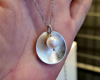 Silver and Pearl Necklace, Silver Disc Necklace with Freshwater Pearl, Pearl Necklace, Handmade Jewelry Gift, Mothers Day Gift, Wife Gift