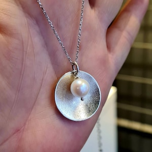 Silver and Pearl Necklace, Silver Disc Necklace with Freshwater Pearl, Pearl Necklace, Handmade Jewelry Gift, Mothers Day Gift, Wife Gift