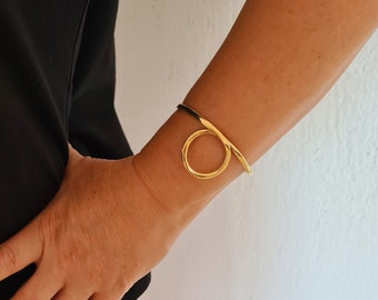 Gold Circle Bracelet, Hammered Brass Cuff Bracelet for Women, Geometric Brutalist Brass Cuff Wire Bracelet, Unique Bracelet Gift for Mom