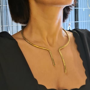 Hammered Brass Tribal Choker Necklace, Handcrafted Minimalist Gold Collar, Boho Bridal Jewelry, Ancient Style Open Neck Cuff