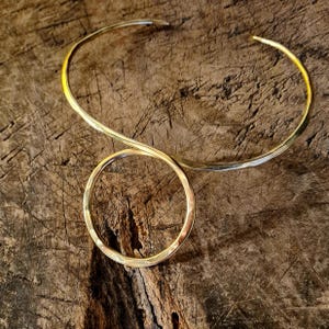 Gehämmerte Messing Kragen Halskette, Gold Kragen Choker Halskette, Gold Braut Halskette, Geometrischer Kreis Choker, Einzigartiges Geschenk für Sie