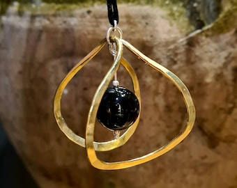 Lange Boho ketting met gouden hanger en zwarte Onyx steen, gouden hanger ketting, moderne lange ketting, handgemaakte sieraden cadeau voor haar