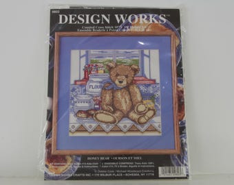 Vintage Design Works Honey Bear Counted Cross Stitch Pattern Kit - New (FREE SHIPPING)