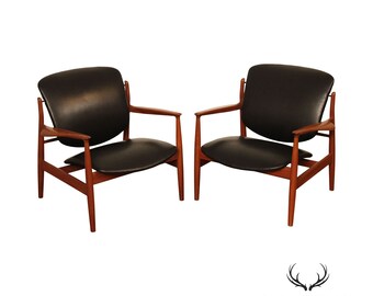 Finn Juhl  Danish Modern Pair of FD-136 Teak Lounge Chairs