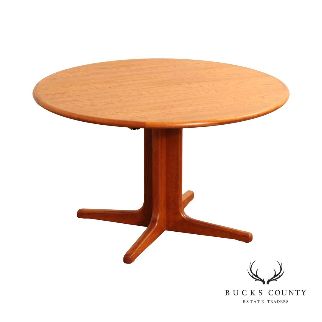 Danish Modern Round Pedestal Expandable Teak Dining Table