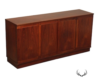 Jack Cartwright Mid-Century Modern Walnut Credenza Sideboard
