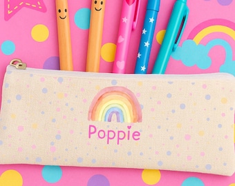 Estojo personalizado - Estojo com tema de arco-íris - Estojo com nome personalizado - Design de arco-íris colorido - Presente perfeito para a volta às aulas