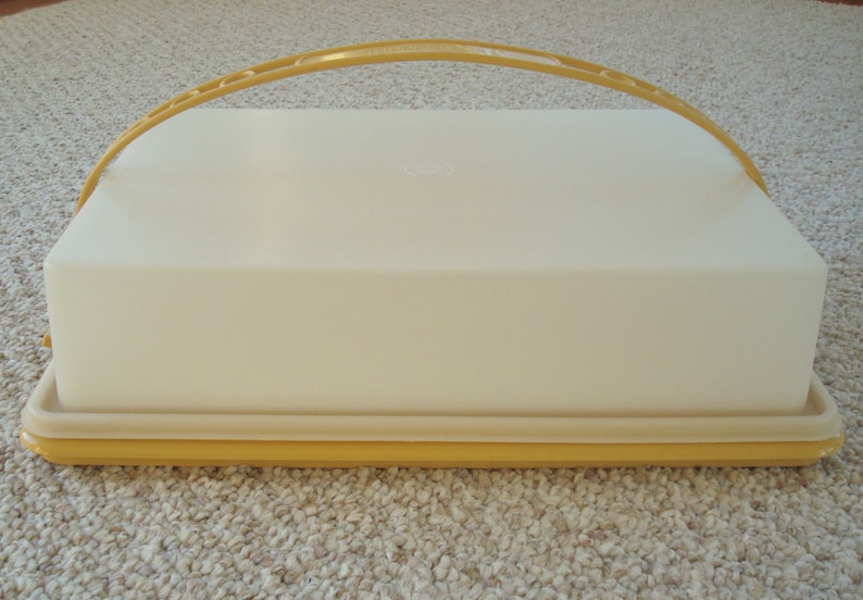 Cake Stand-Made in USA Vintage Tupperware Sheet Cake Carrier Harvest Gold Yellow-CupCake Carrier