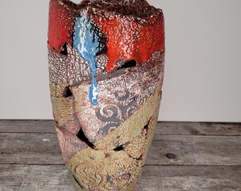 Ceramic luminaire.