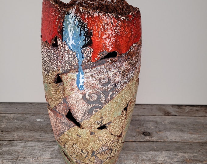Ceramic luminaire.