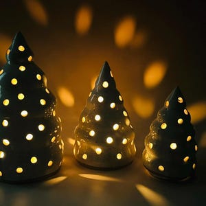 Luminaria navideña de cerámica hecha a mano de gran tamaño / Cerámica de arcilla moteada con esmalte blanco / Decoración navideña única
