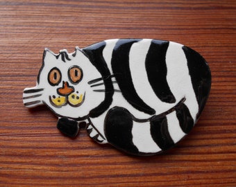 Jolly flat porcelain cat brooch, black & white glaze stripes, coloured lustred eyes nose, 6cm