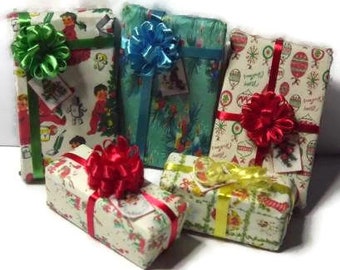 5 Christmas Wrapped Gifts with Bows  Dolls House Miniature