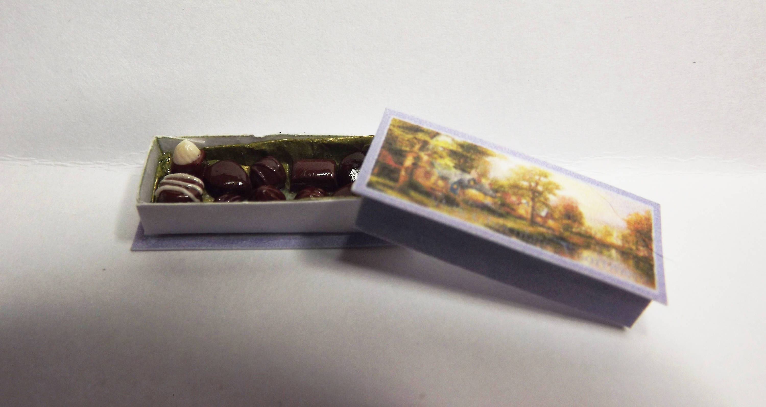 Melody Jane Miniatur-Puppenhaus-Zubehör: Sechseckige Pralinenschachtel Im Maßstab 1:12