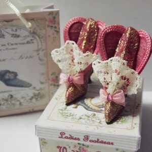 Miniatur Rosa Seide Puppenhaus Stiefel 1/12