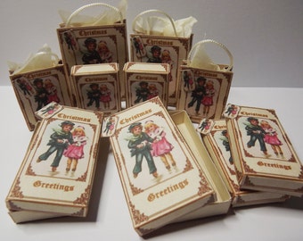 Kit de caixas e sacolas para casa de bonecas em miniatura com saudações de Natal