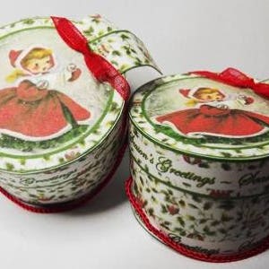 Kit miniature maison de poupée 2 boîtes à chapeaux vintage salutations des saisons