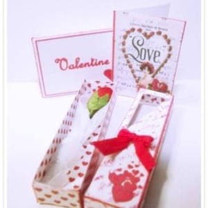 Dolls House Miniature Boxed Valentines Rose 1/12th Scale