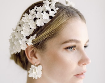 Brindilles fleuries de CHLOE. Casque floral nuptial. Casque floral de mariage. Coiffes de mariée 2024.