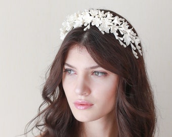 FLORENCIA bridal tiara. Bridal floral headpiece. Wedding floral crown. Bridal headband.