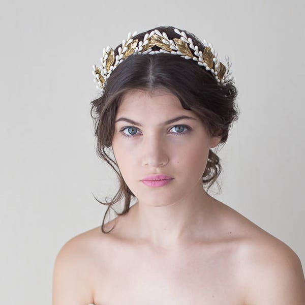 ROSEMARY bridal crown. Wedding crown. Bridal headpiece. Buds headpiece. Gold leaves headpiece.