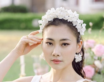 JULIET bridal tiara. Bridal floral crown. Wedding floral crown. Wedding headpiece. Bridal floral tiara.