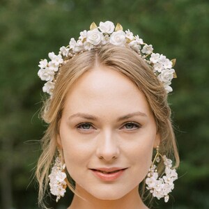PETRA bridal crown. Floral headpiece. Bridal headpiece. Wedding floral headpiece. Bridal floral crown.