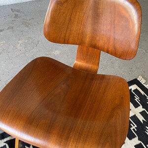 Mid Century 1940s Walnut DCW Plywood Chair by Charles & Ray Eames Herman Miller image 3